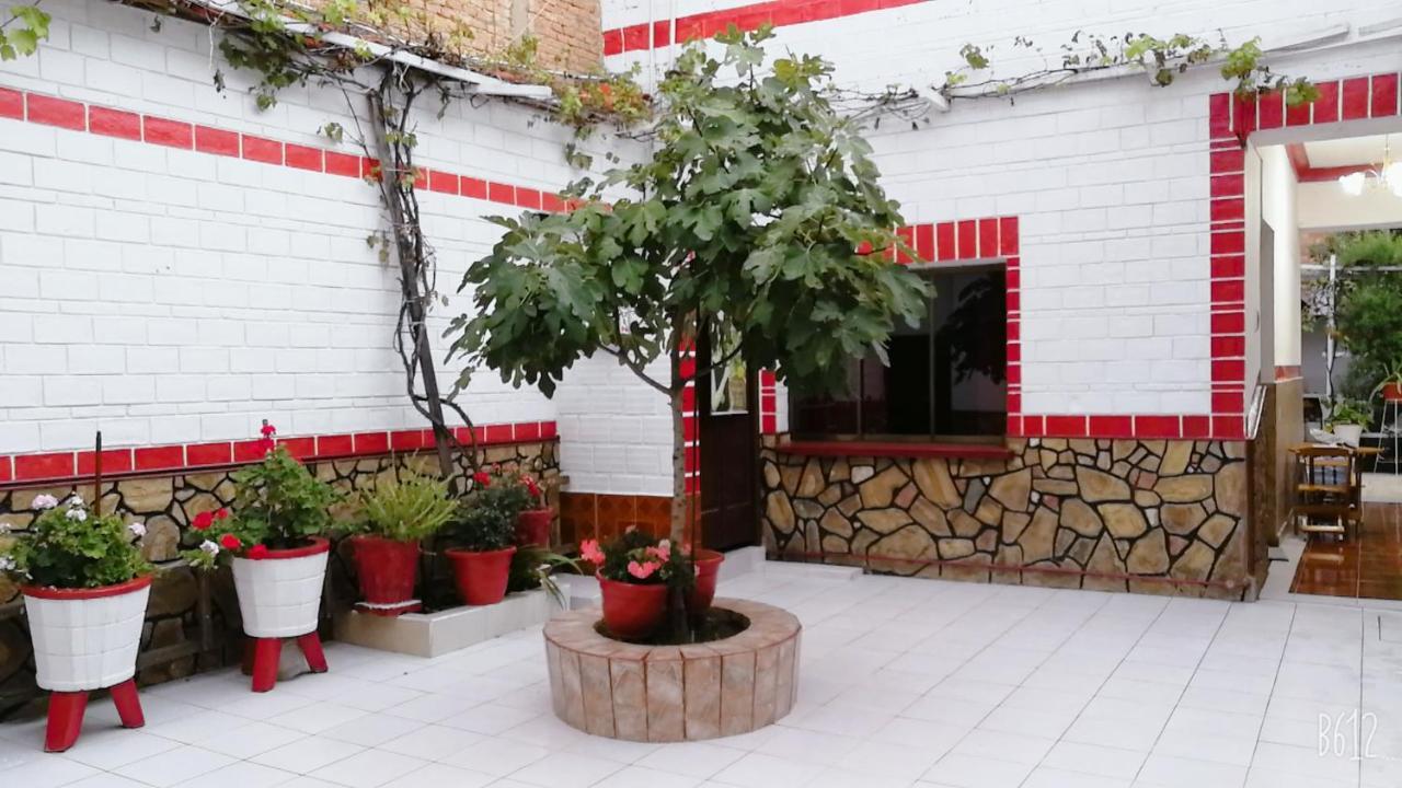 Tierra Nuestra Acomodação com café da manhã Tarija Exterior foto
